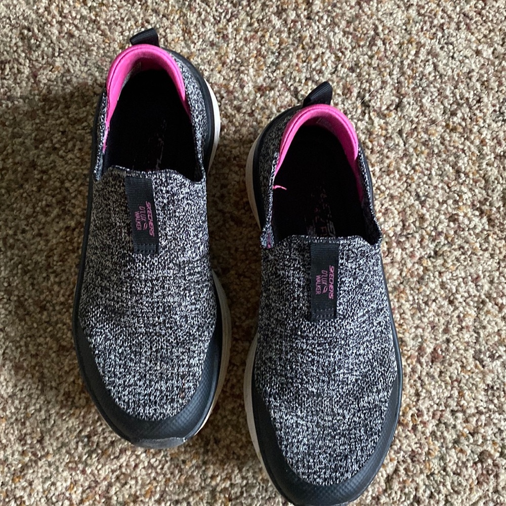 Sketchers DLuxe Walker